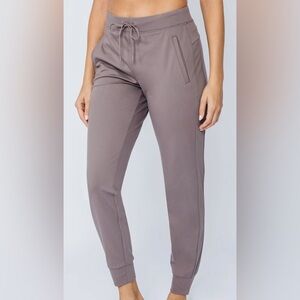 Yogalicious Lux Avenue Mocha Side Zip Pocket Jogger Pants
Size XL